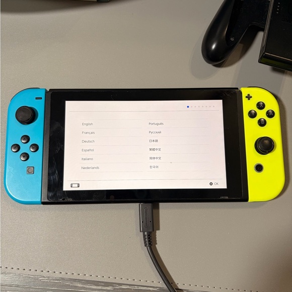 Nintendo Switch Console - Picture 1 of 6